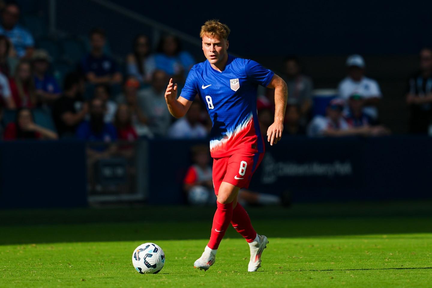 Aidan Morris Biography: Age, Family, Salary, Net Worth and Football Journey 13 Image